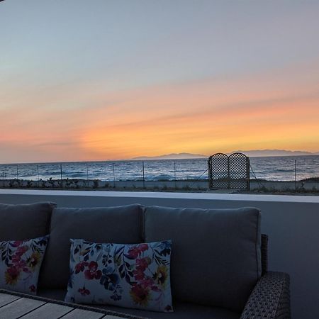 Lambou Beach Sunset Soroni Ngoại thất bức ảnh