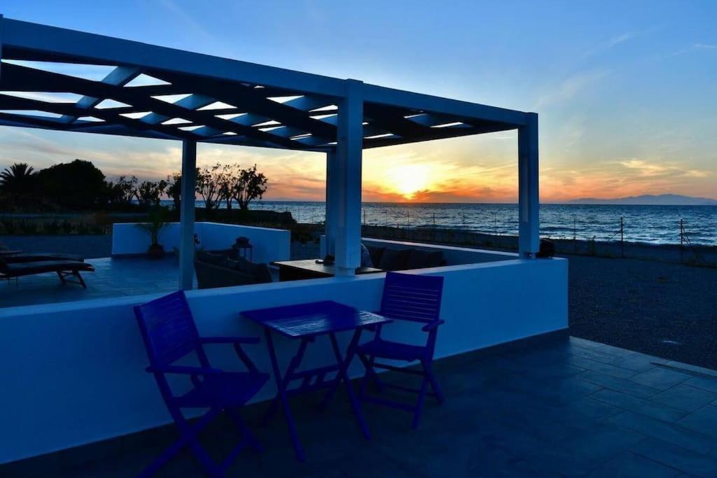 Lambou Beach Sunset Soroni Ngoại thất bức ảnh