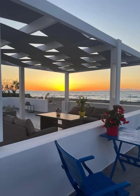 Lambou Beach Sunset Soroni Ngoại thất bức ảnh
