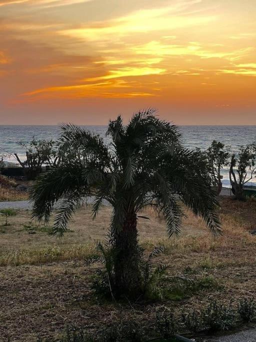 Lambou Beach Sunset Soroni Ngoại thất bức ảnh